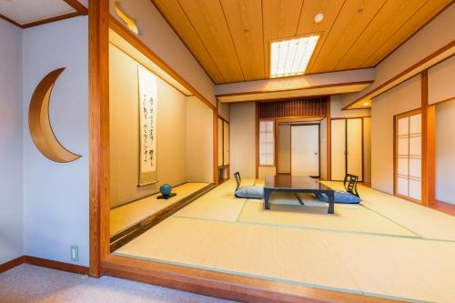 Habitación de estilo japonés con vistas a la ciudad del hotel Kajikaso. Foto 4