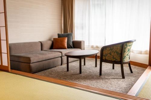 Habitación de estilo japonés con bañera al aire libre del hotel Kajikaso. Foto 2