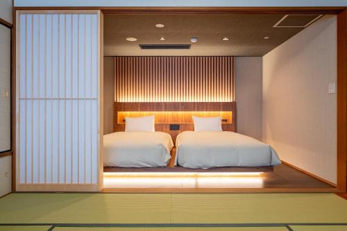 Habitación de estilo japonés - occidental con baño exterior y vistas al río del hotel Kajikaso. Foto 4