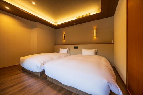 Habitación de estilo japonés - occidental con baño interior y vistas al río del hotel Kajikaso. Foto 3