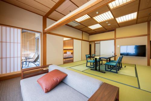 Habitación especial japonés - occidental con baño exterior y vistas al río del hotel Kajikaso