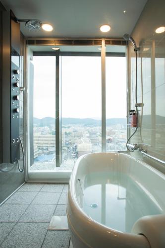 Suite Premium - No fumadores del hotel Keihan Kyoto Grande. Foto 1
