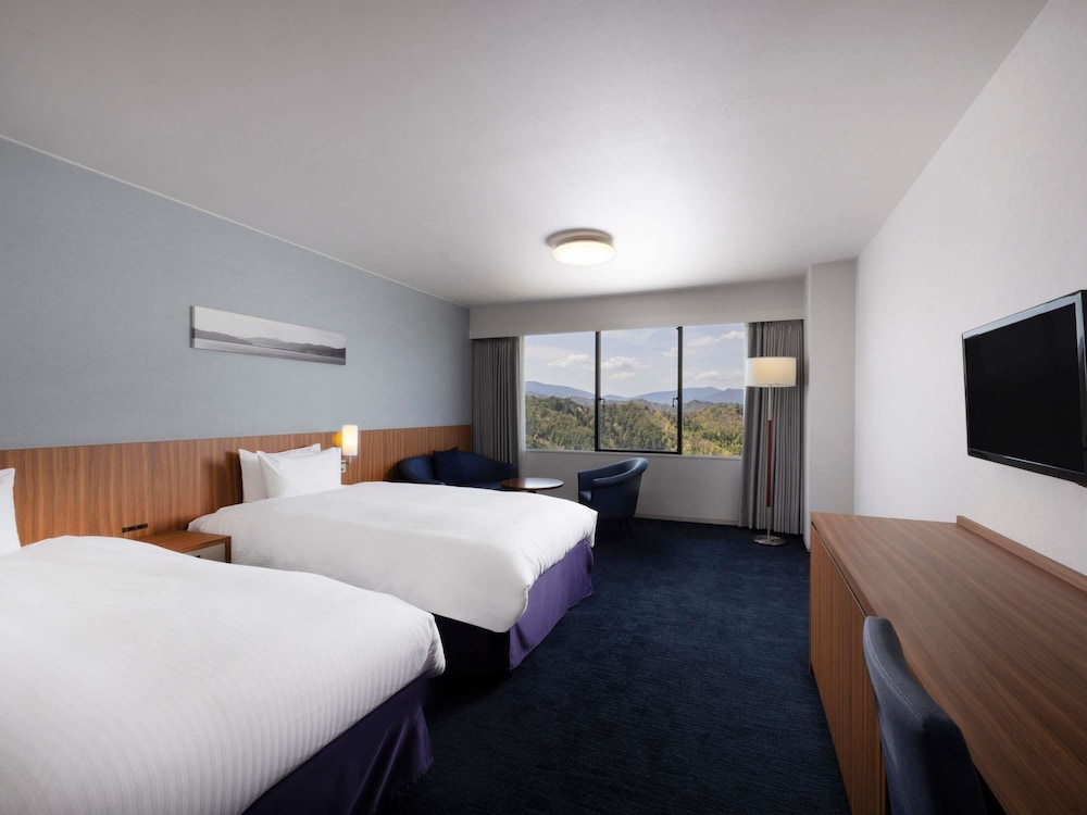 Habitación Privilege con 2 camas individuales y 1 cama supletoria, vistas al mar/océano del hotel Mercure Kyoto Miyazu Resort and Spa