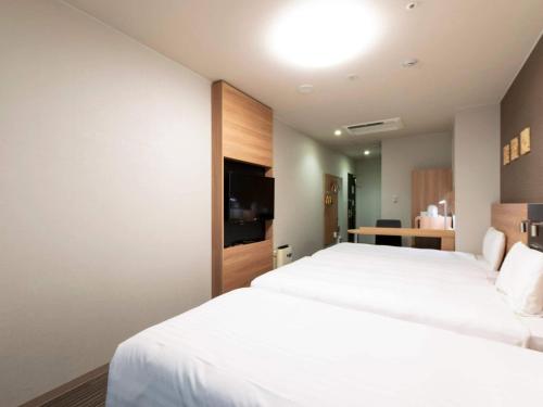 Habitación doble Estándar con 2 camas y 1 cama supletoria - No fumadores del hotel Comfort Osaka Shinsaibashi. Foto 3