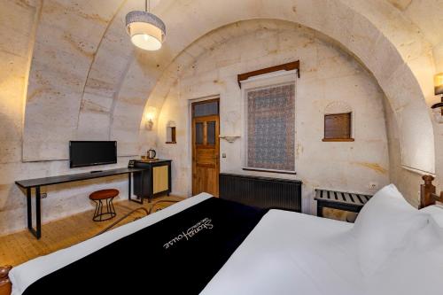 Habitación doble con balcón del hotel Stone House Cave. Foto 2