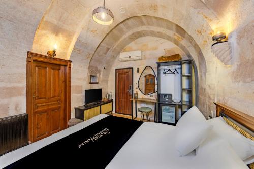 Habitación doble con balcón del hotel Stone House Cave. Foto 4