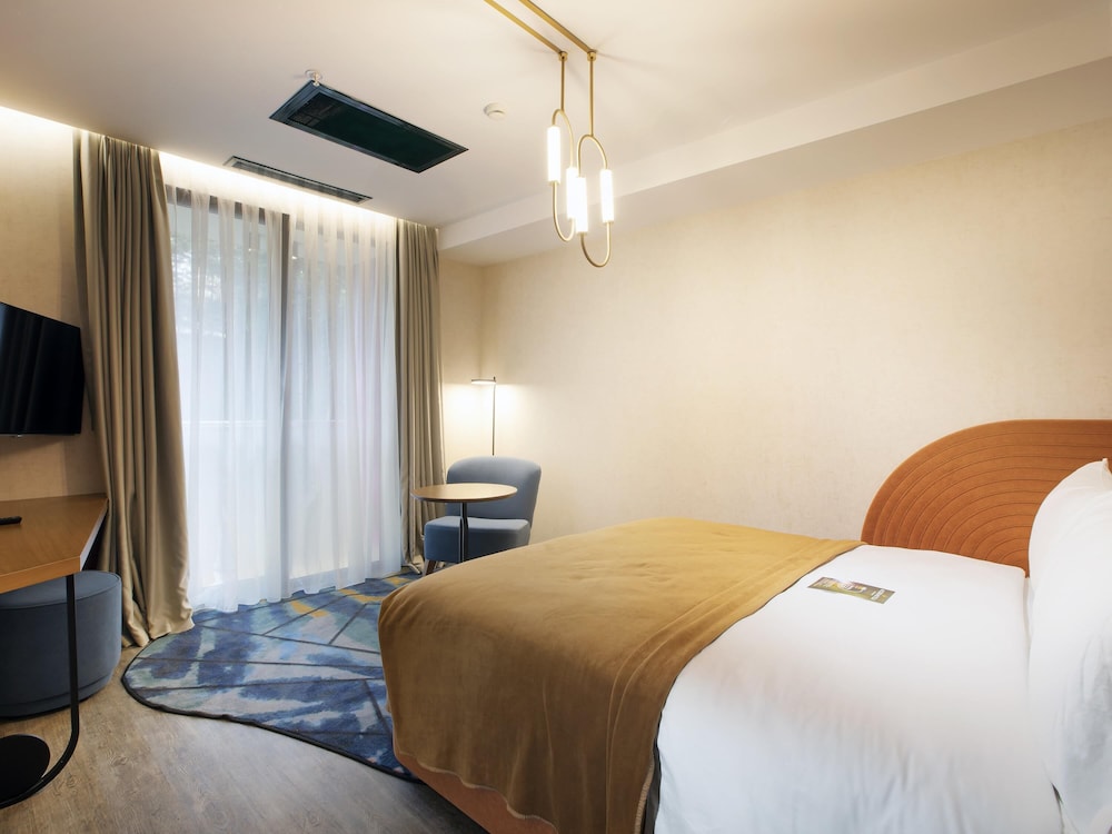 Suite Junior con 1 cama doble y Sofá del hotel Mercure Istanbul Bakirkoy. Foto 4