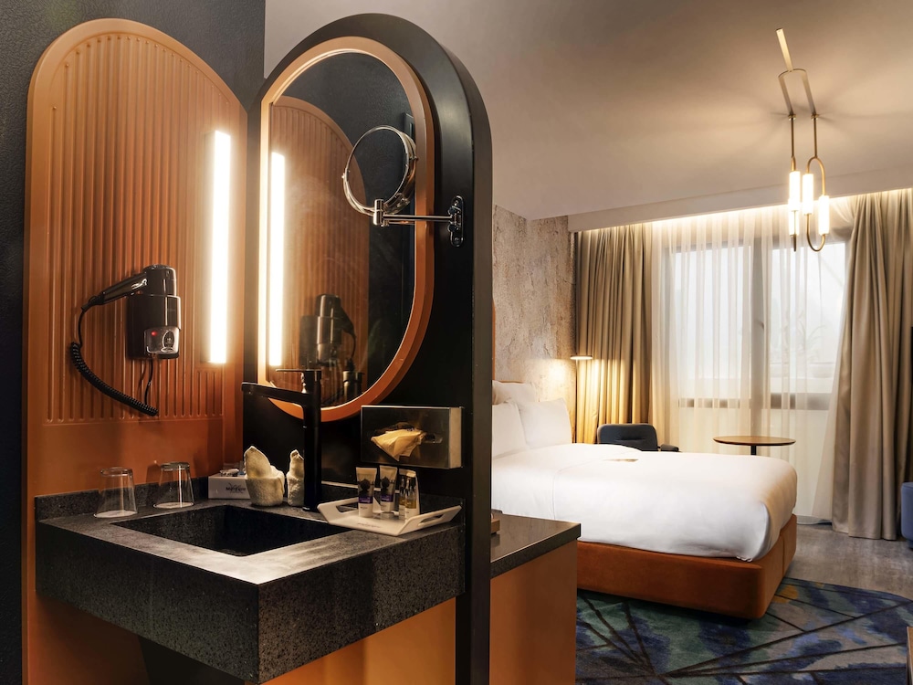 Habitación familiar Superior con vistas al jardín y 1 cama doble o 1 cama doble y sofá del hotel Mercure Istanbul Bakirkoy