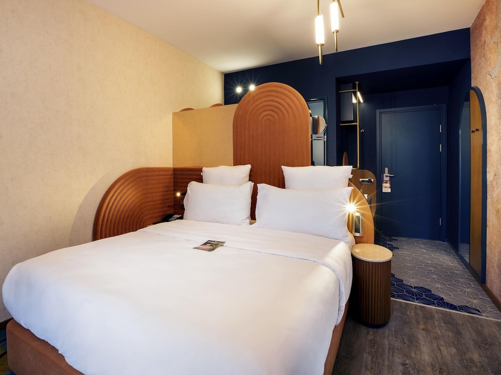 Habitación familiar Superior con vistas al jardín y 1 cama doble o 1 cama doble y sofá del hotel Mercure Istanbul Bakirkoy. Foto 5