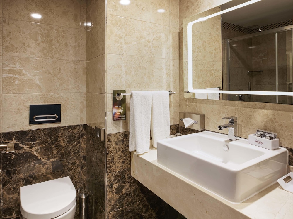 Habitación Deluxe con 1 cama doble del hotel Mercure Istanbul Bakirkoy. Foto 4