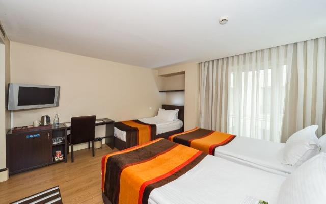 Habitación Triple Estándar con vistas al atrio del hotel The Beyaz Saray and Spa