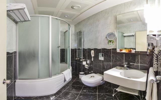 Suite Familiar con vistas a la ciudad del hotel The Beyaz Saray and Spa. Foto 2