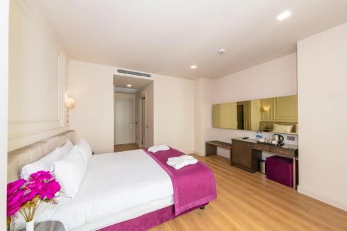 Habitación Confort con balcón y vistas a la ciudad del hotel The Beyaz Saray and Spa. Foto 4