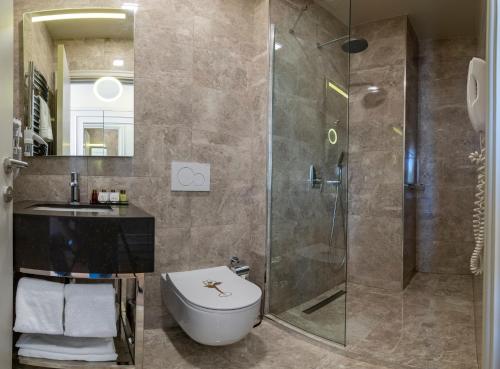 Habitación Confort con balcón y vistas a la ciudad del hotel The Beyaz Saray and Spa. Foto 5