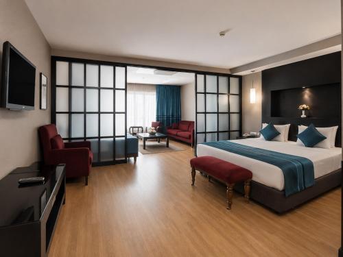 Suite Familiar con vistas a la ciudad del hotel The Beyaz Saray and Spa. Foto 1