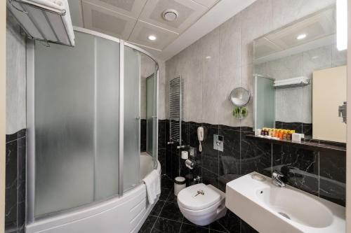 Suite Familiar con vistas a la ciudad del hotel The Beyaz Saray and Spa. Foto 2