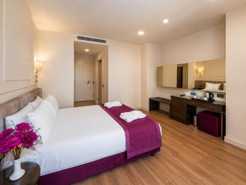Habitación Confort con balcón y vistas a la ciudad del hotel The Beyaz Saray and Spa. Foto 3