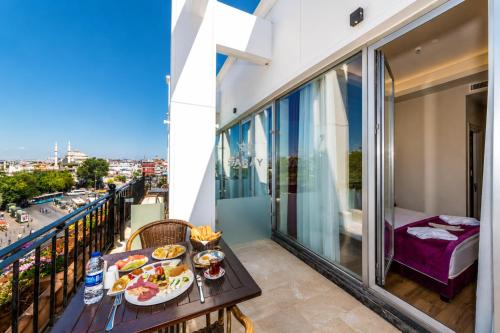 Habitación Confort con balcón y vistas a la ciudad del hotel The Beyaz Saray and Spa. Foto 5