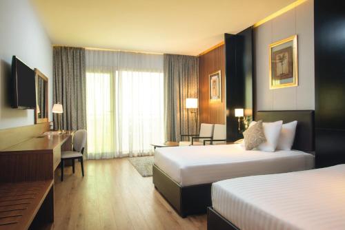 Habitación Doble Executive Media con vistas a la ciudad - 2 camas del hotel Movenpick Cairo Media City. Foto 2