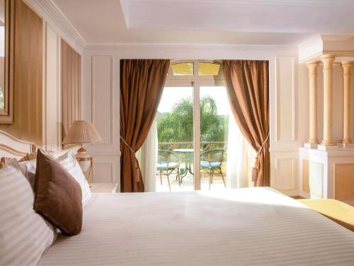 Villa Real del hotel Movenpick Cairo Media City. Foto 1