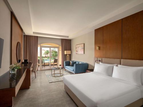 Habitación Premier del hotel Movenpick Cairo Media City. Foto 2