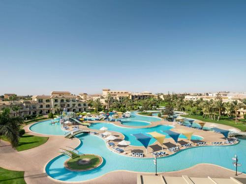 Executive Suite Pool & Garden View del hotel Movenpick Cairo Media City. Foto 3