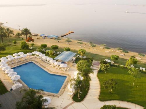 Habitación Estándar con 1 cama doble, lado jardín del hotel Mercure Ismailia Forsan Island. Foto 5