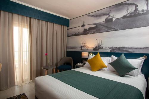 Suite Junior con 1 cama doble, vistas al lago del hotel Mercure Ismailia Forsan Island. Foto 2