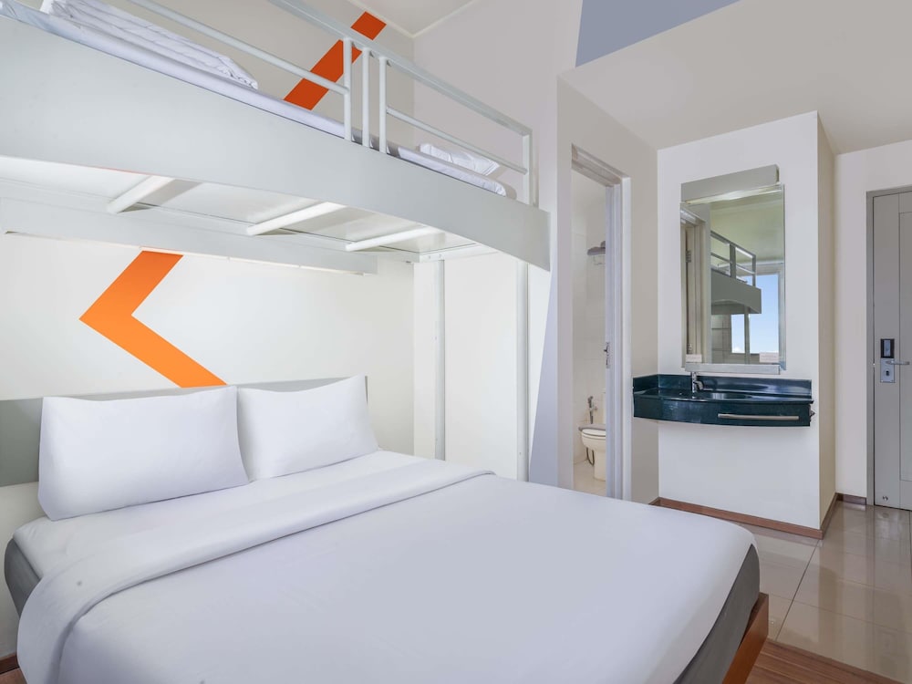 1 Cama Queen y 1 Cama Individual Apilable del hotel Ibis Budget Jakarta Menteng. Foto 2