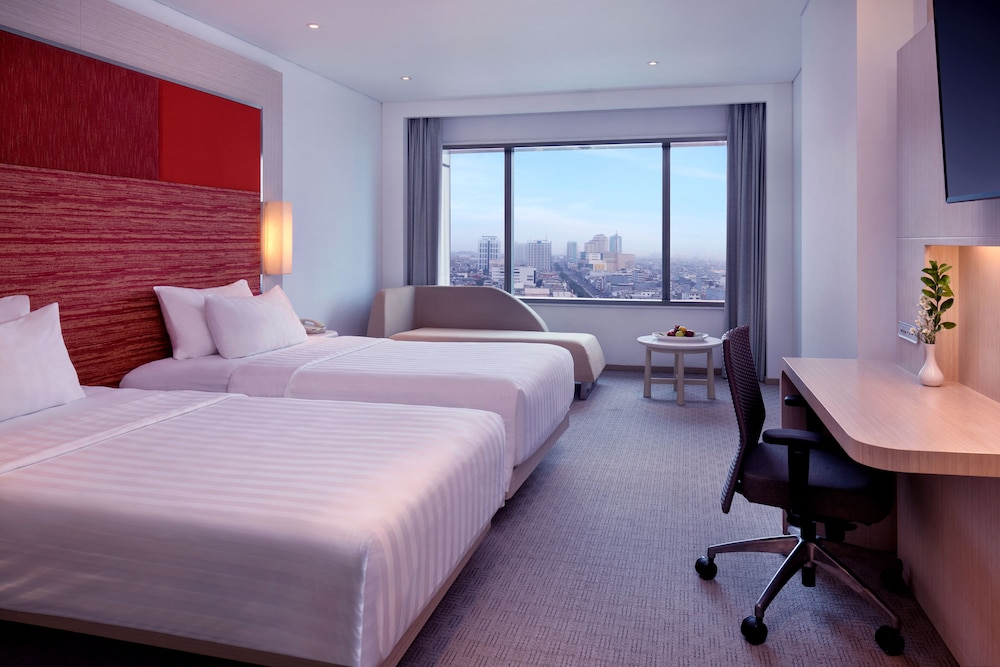 Habitación Deluxe con 2 camas individuales del hotel Grand Mercure Jakarta Harmoni. Foto 1