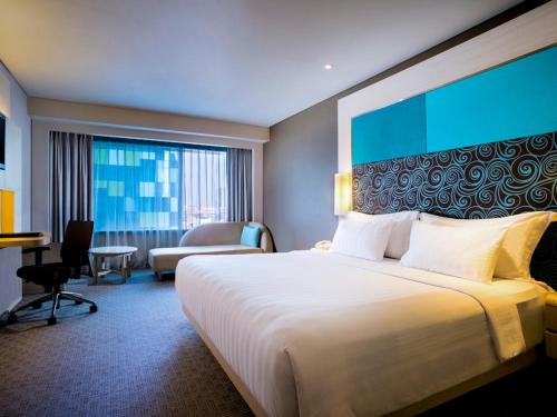 Grand Deluxe con 1 Cama Doble del hotel Grand Mercure Jakarta Harmoni. Foto 5