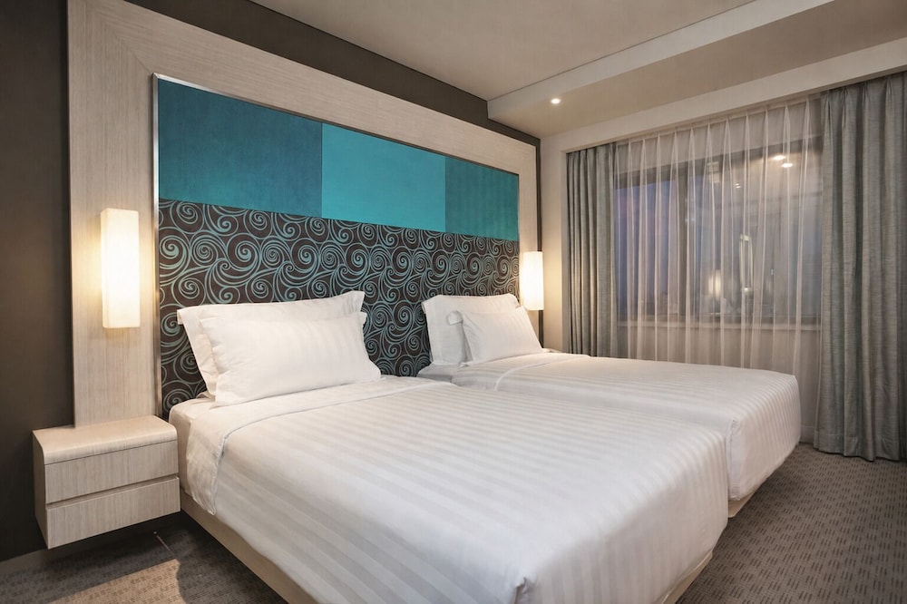 Habitación superior con 2 camas individuales del hotel Grand Mercure Jakarta Harmoni. Foto 1