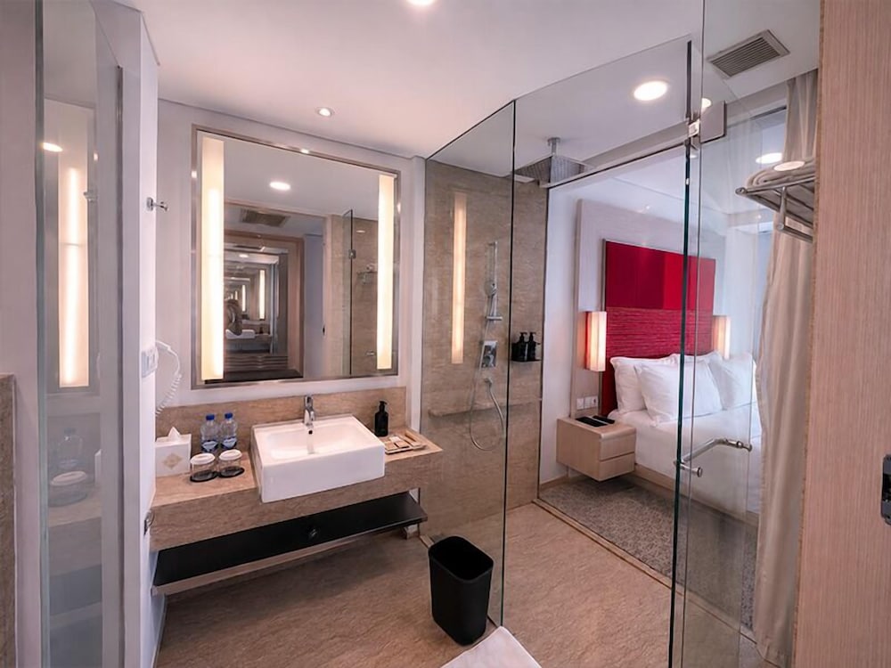 Habitación Deluxe con 2 camas individuales del hotel Grand Mercure Jakarta Harmoni. Foto 3