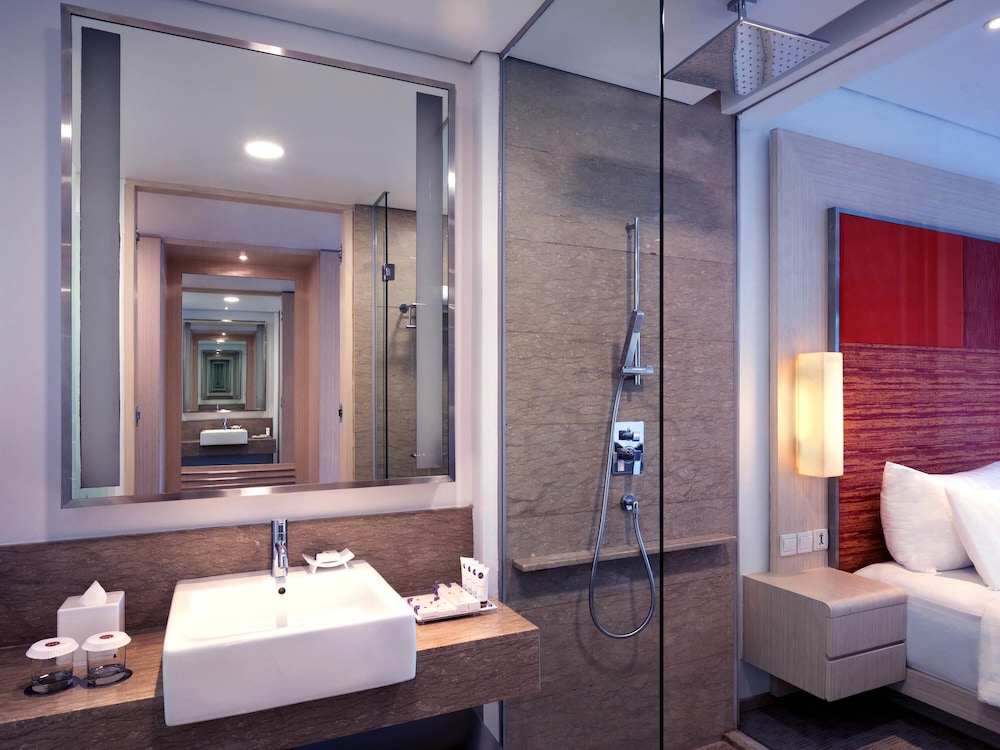 Habitación superior con 2 camas individuales del hotel Grand Mercure Jakarta Harmoni. Foto 4