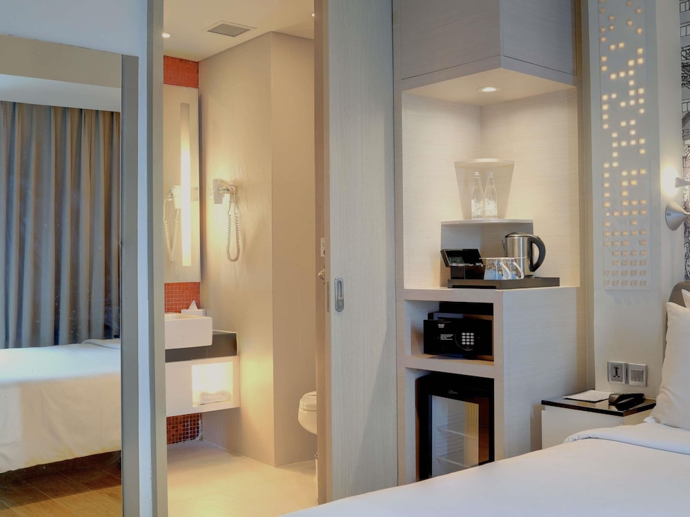 HABITACIÓN SUPERIOR, 1 Cama King del hotel Mercure Jakarta Simatupang. Foto 5