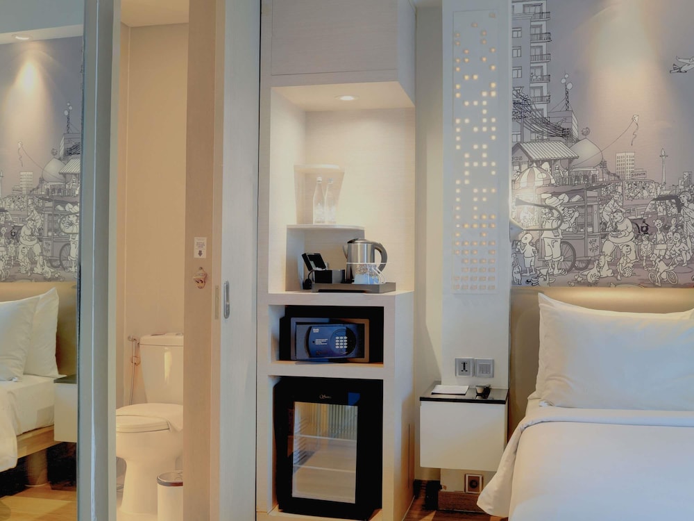 Habitación superior con 2 camas individuales del hotel Mercure Jakarta Simatupang. Foto 5