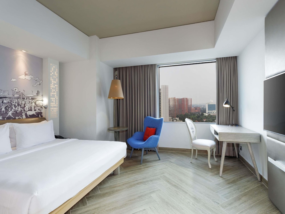 Habitación Privilege con 1 Cama King del hotel Mercure Jakarta Simatupang. Foto 3