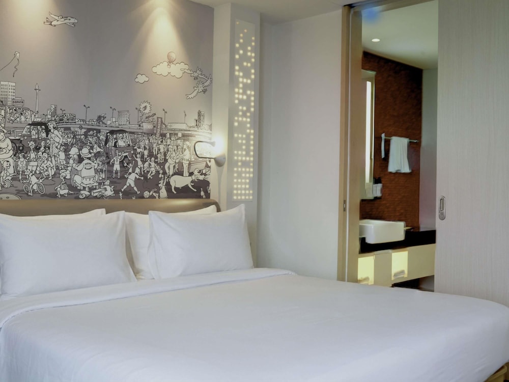 Habitación Privilege con 1 Cama King del hotel Mercure Jakarta Simatupang. Foto 4