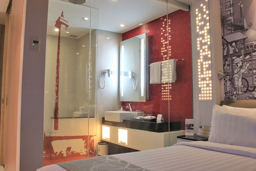 Habitación Privilege con 1 Cama King del hotel Mercure Jakarta Simatupang. Foto 14