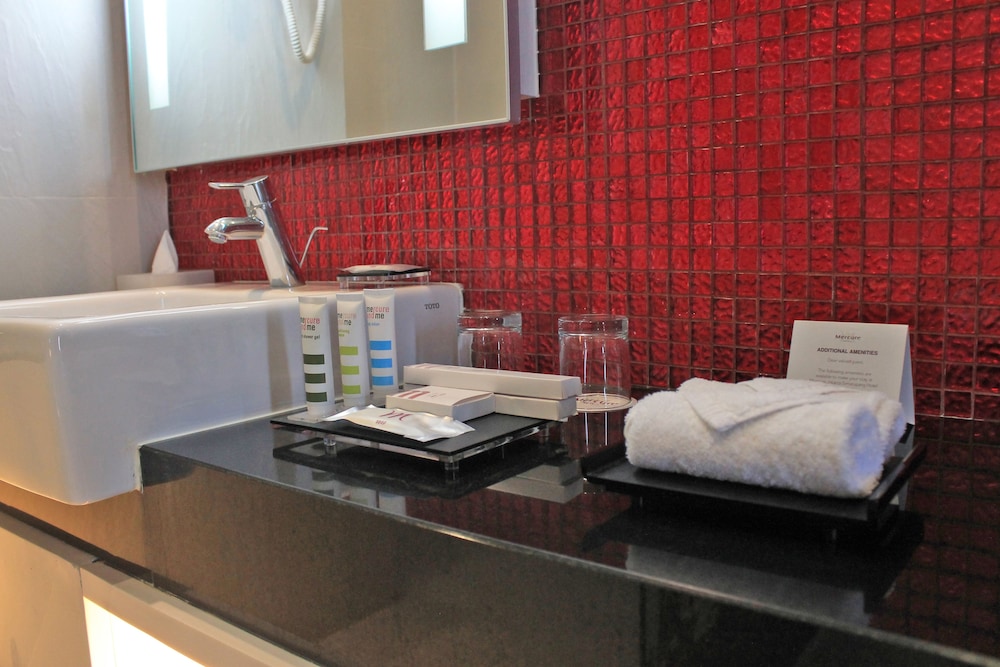 Habitación Privilege con 1 Cama King del hotel Mercure Jakarta Simatupang. Foto 20