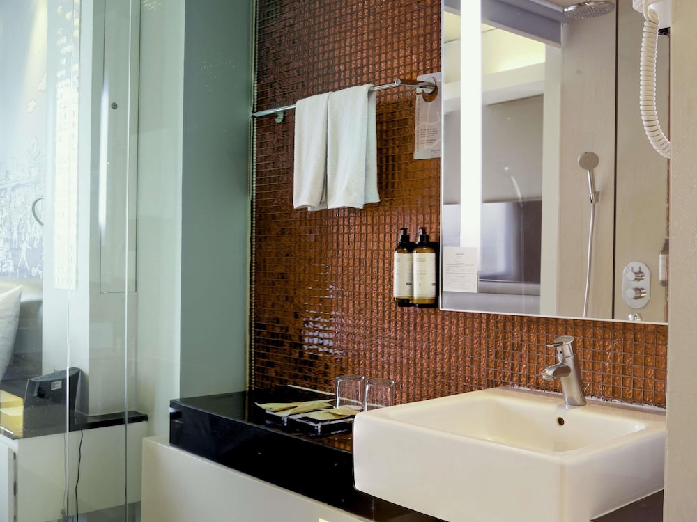 Suite con 1 Cama King del hotel Mercure Jakarta Simatupang. Foto 6