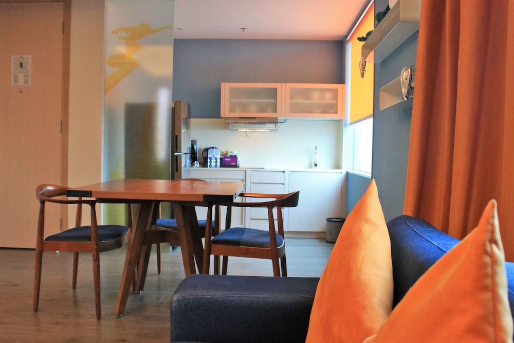 Suite con 1 Cama King del hotel Mercure Jakarta Simatupang. Foto 10