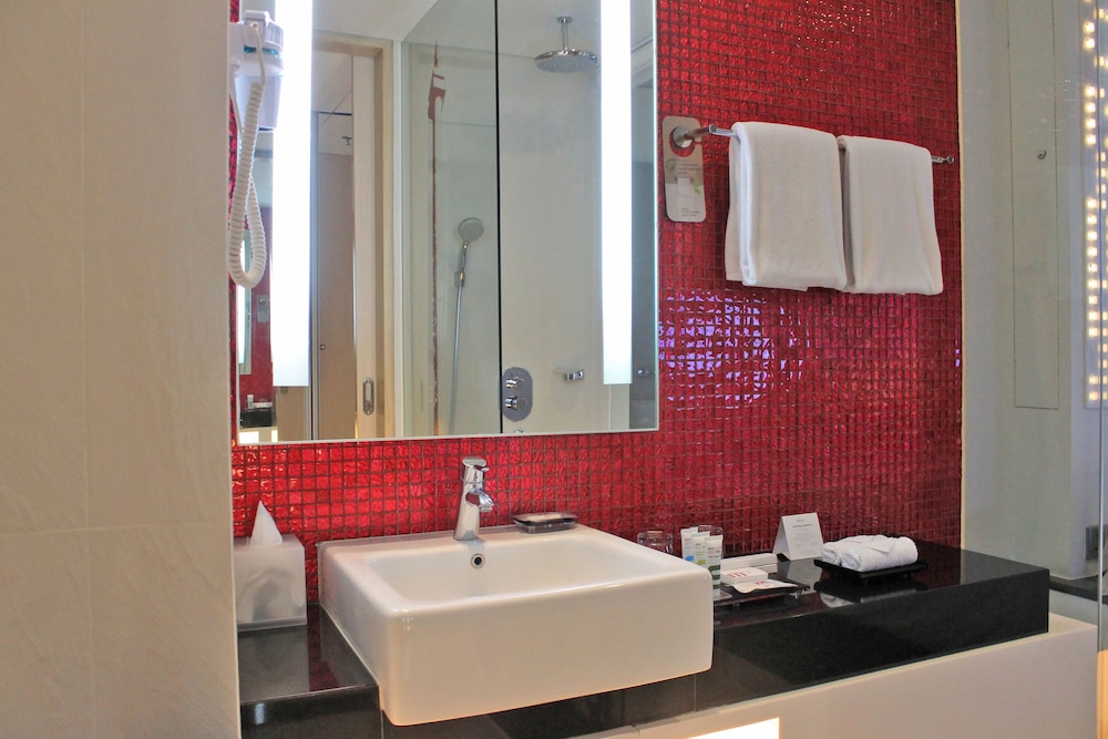 Suite con 1 Cama King del hotel Mercure Jakarta Simatupang. Foto 18
