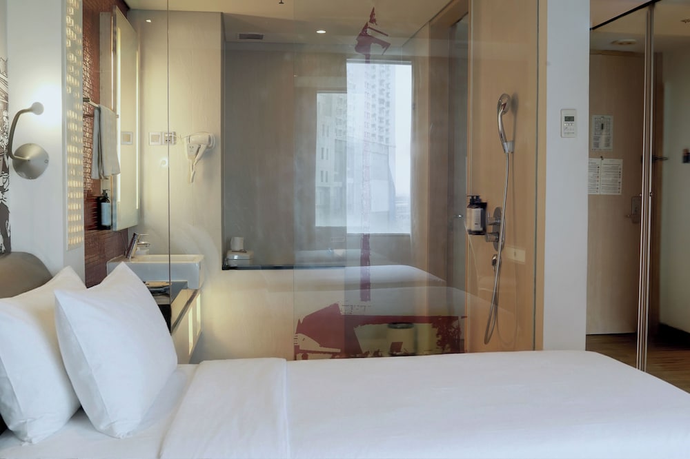 Habitación superior con 2 camas individuales del hotel Mercure Jakarta Simatupang. Foto 27