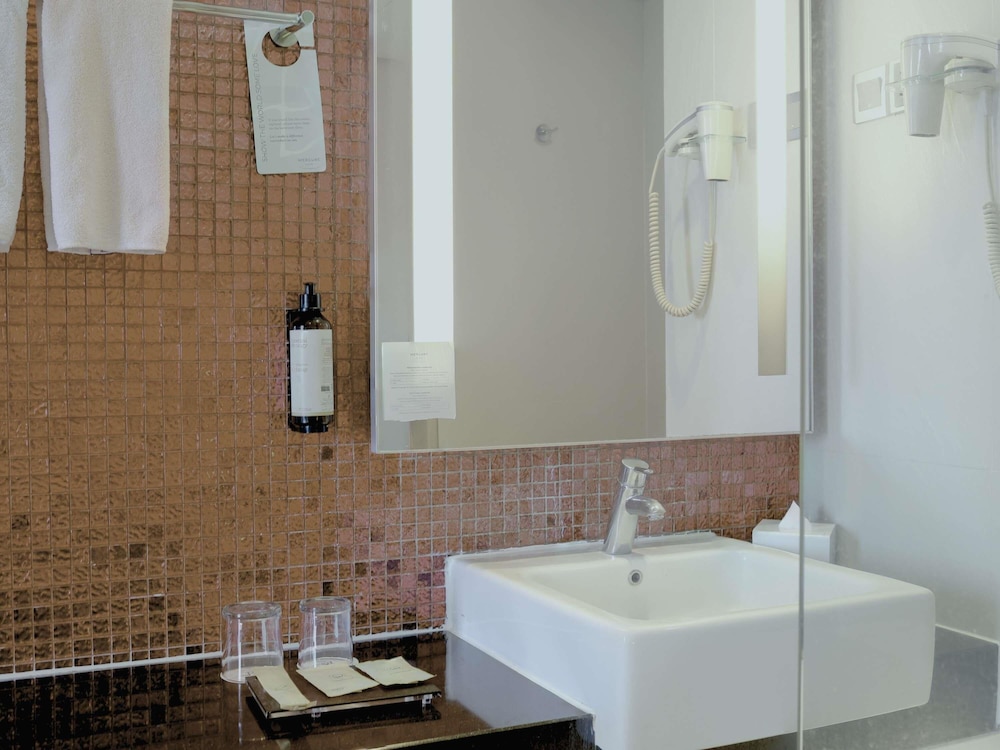 Estándar con 1 cama King del hotel Mercure Jakarta Simatupang. Foto 4