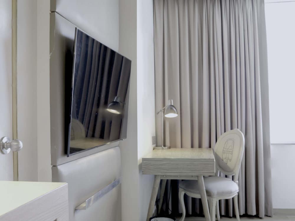 Estándar con 1 cama King del hotel Mercure Jakarta Simatupang. Foto 5