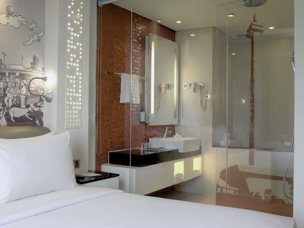 Estándar con 1 cama King del hotel Mercure Jakarta Simatupang. Foto 8