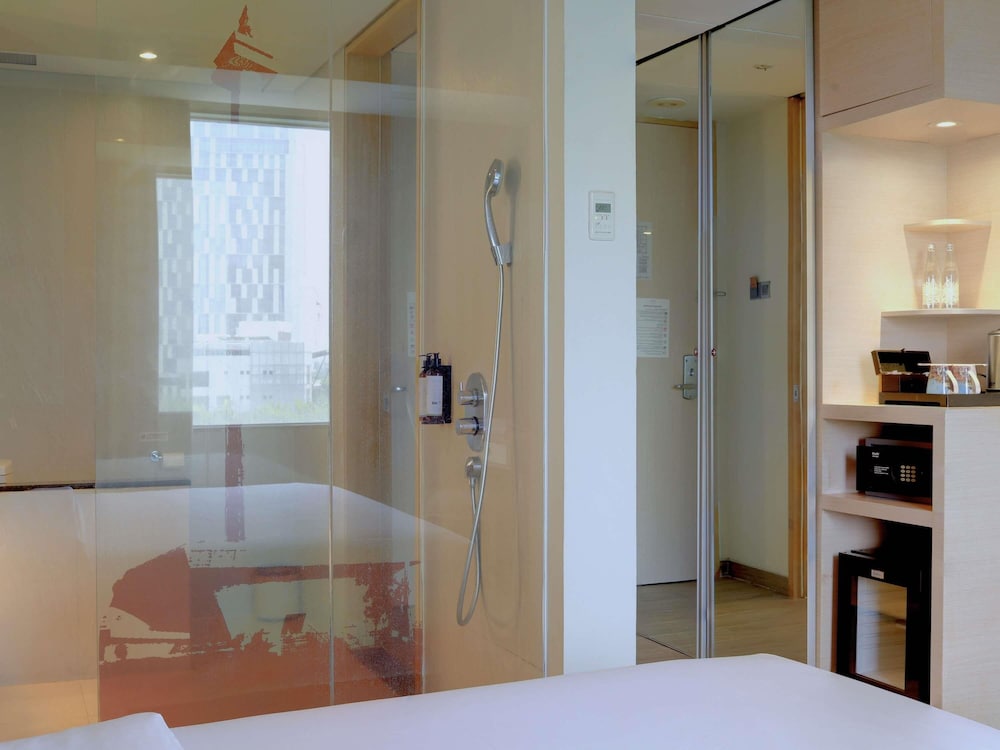 Estándar con 1 cama King del hotel Mercure Jakarta Simatupang. Foto 9