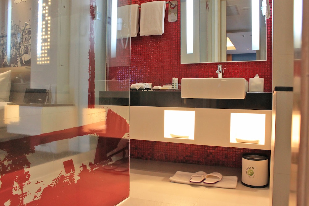 Estándar con 1 cama King del hotel Mercure Jakarta Simatupang. Foto 14