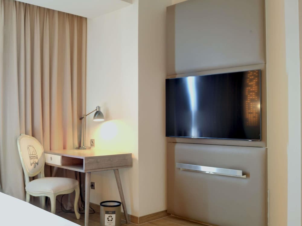 HABITACIÓN SUPERIOR, 1 Cama King del hotel Mercure Jakarta Simatupang. Foto 26